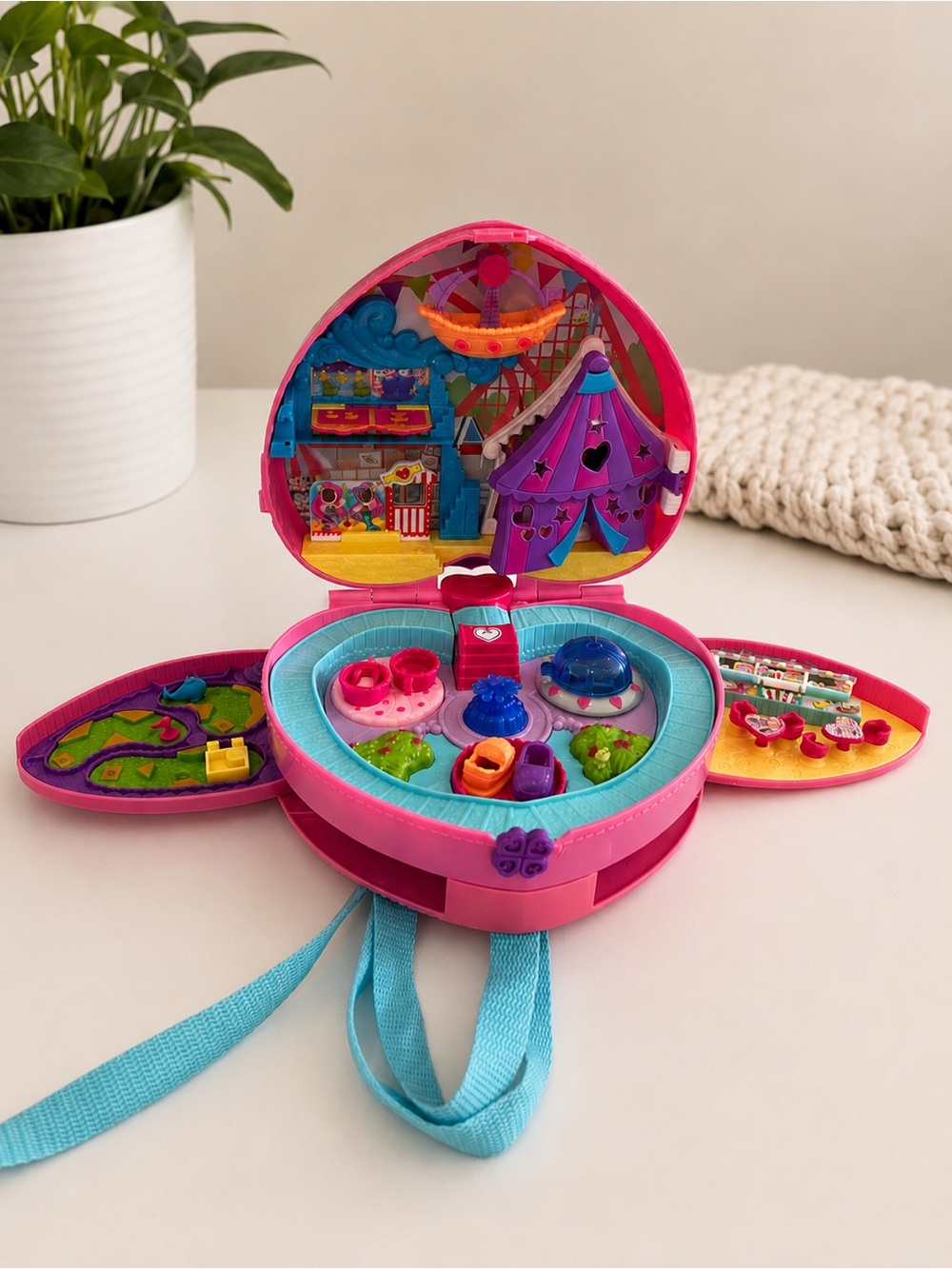 Polly Pocket “Tiny is Mighty” Backpack Playset